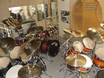 Alle df-Unterrichtsräume sind mit 3 hochwertigen Mapex Drums und Sabian Cymbals ausgestattet wie hier der Raum