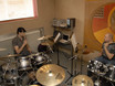 David Leißer und sein Schüler beim Rocken in der Schlagzeugstunde
